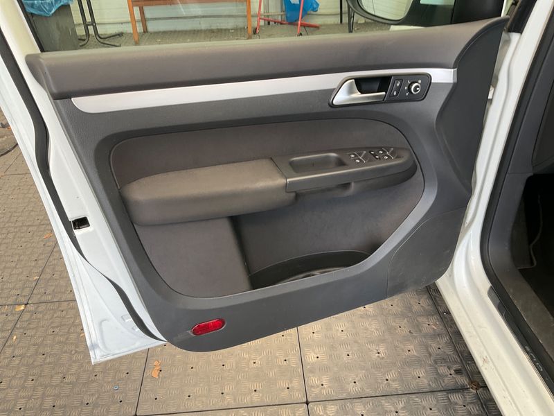 Volkswagen Touran 1.6 TDI Cup 2014 – снимка 45