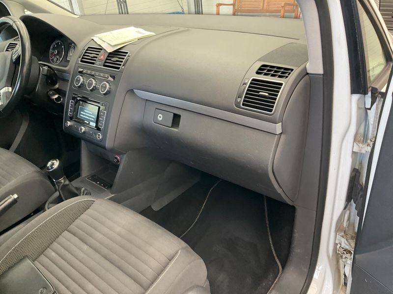 Volkswagen Touran 1.6 TDI Cup 2014 – снимка 41