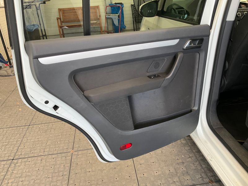 Volkswagen Touran 1.6 TDI Cup 2014 – снимка 36
