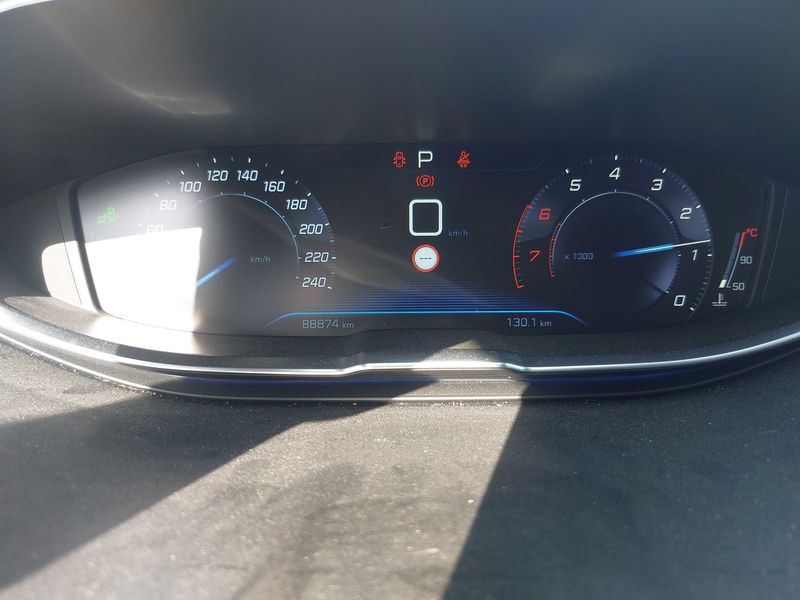 Peugeot 5008 1.2 PureTech Allure 2019 – снимка 12