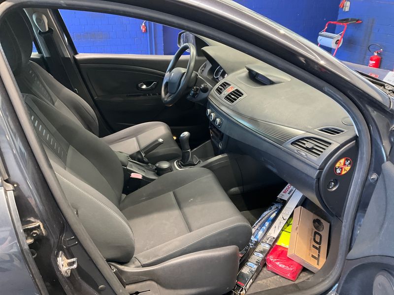 Renault Megane 1.6 Expression 2010 – снимка 3