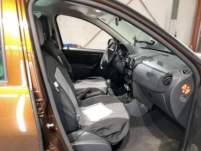 Dacia Duster 1.5 dCi Prestige 4x4 2011 – снимка 17