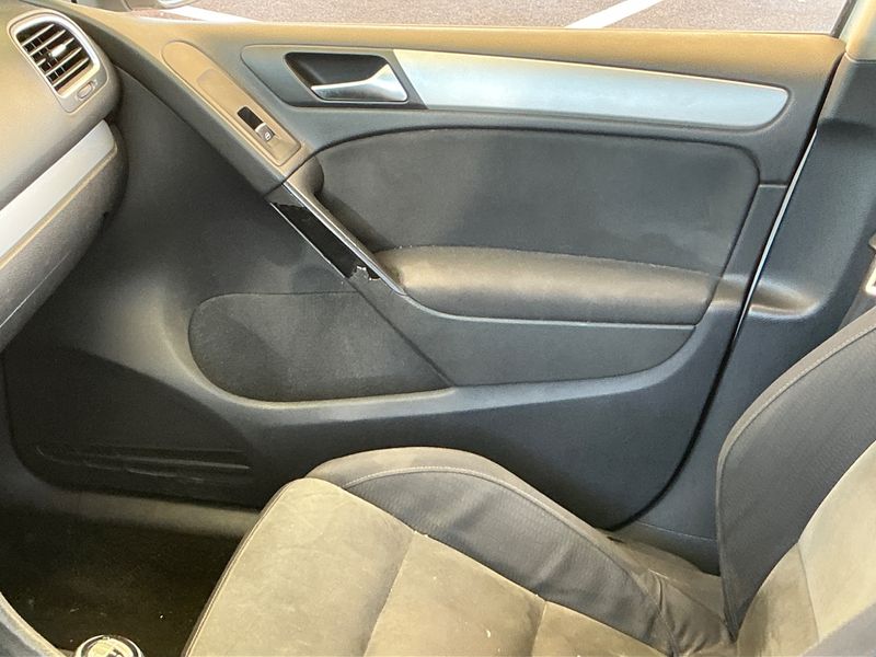 Volkswagen Golf VI 1.6 TDI Sport 2011 – снимка на щета 36