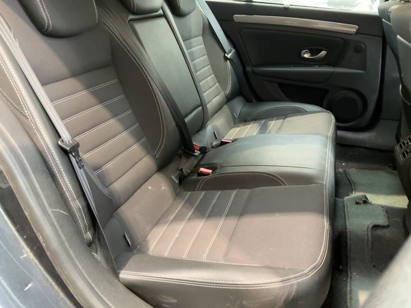 Renault Laguna 2.0 dCi Black Edition 2011 – снимка 19