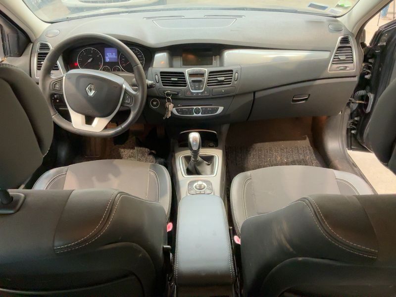 Renault Laguna 2.0 dCi Black Edition 2011 – снимка 17