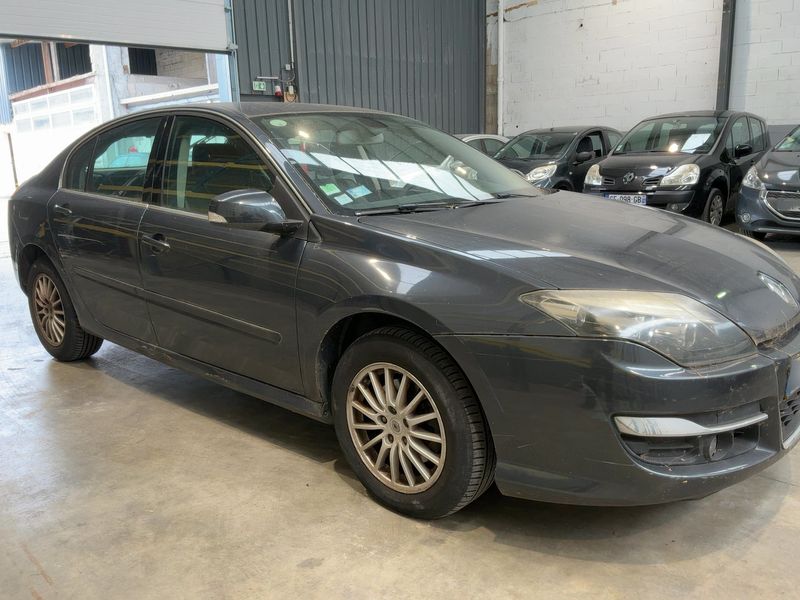 Renault Laguna 2.0 dCi Black Edition 2011 – снимка 12
