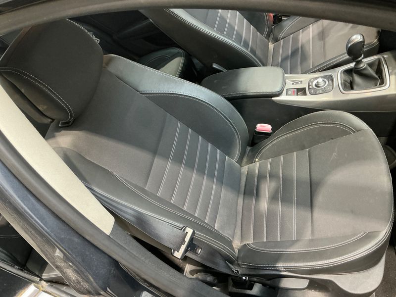 Renault Laguna 2.0 dCi Black Edition 2011 – снимка 25