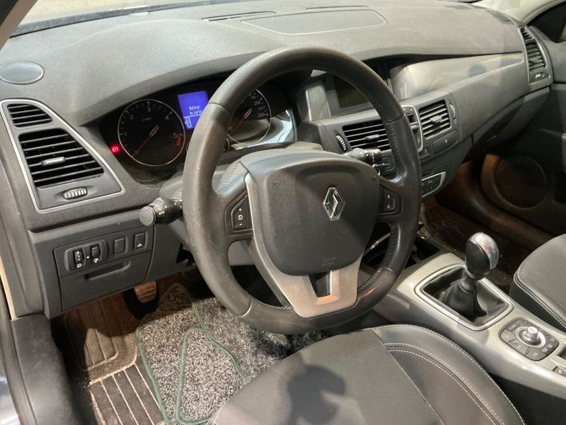Renault Laguna 2.0 dCi Black Edition 2011 – снимка 26