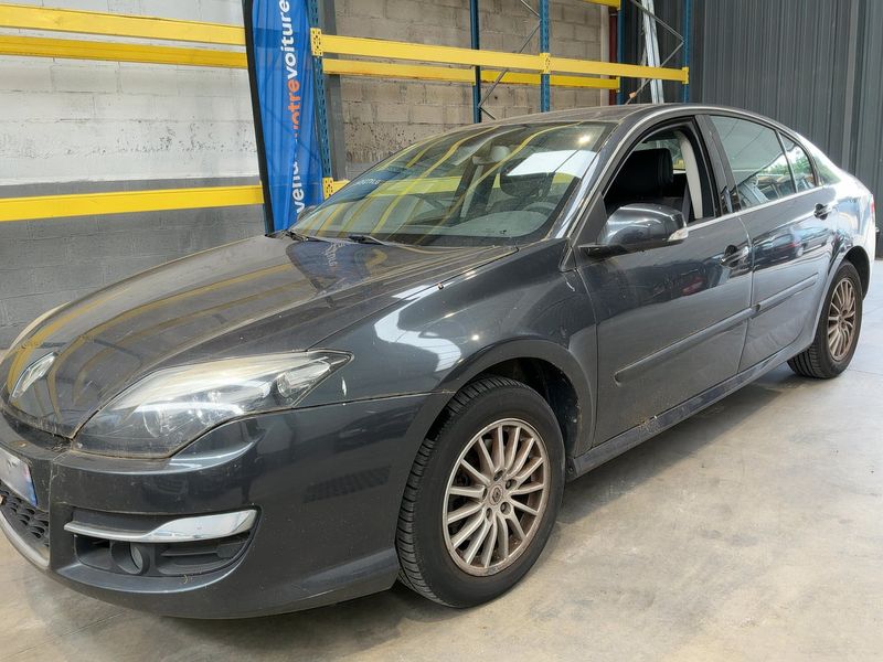 Renault Laguna 2.0 dCi Black Edition 2011 – снимка 2
