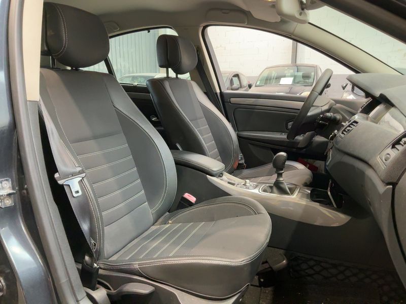 Renault Laguna 2.0 dCi Black Edition 2011 – снимка 16