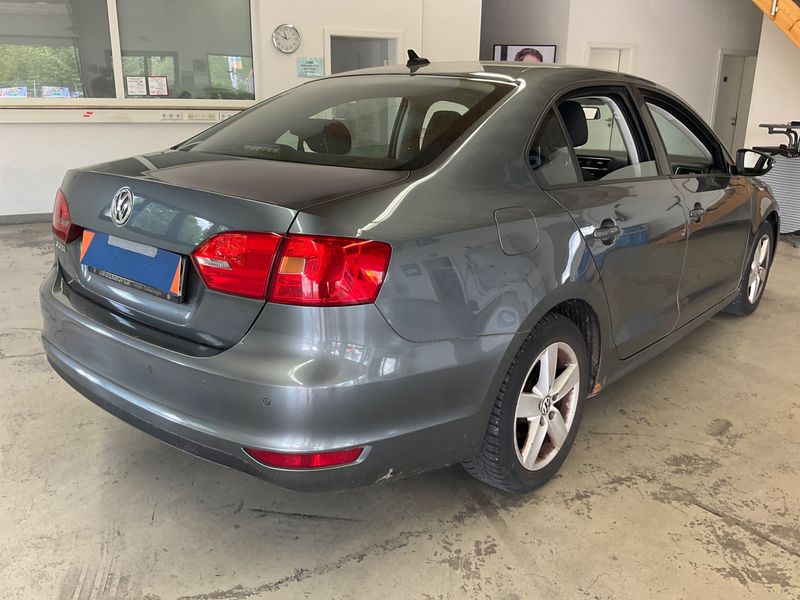 Volkswagen Jetta 1.2 TSI Comfortline 2011 – снимка 2