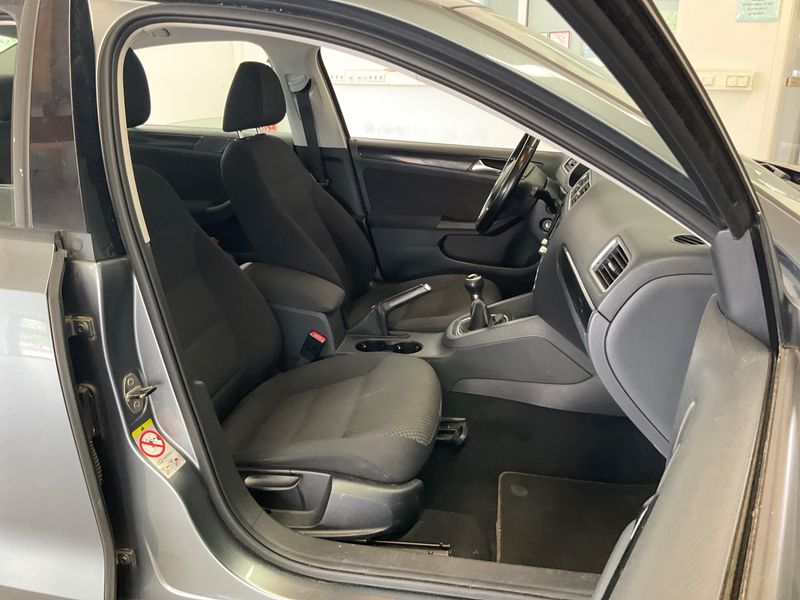 Volkswagen Jetta 1.2 TSI Comfortline 2011 – снимка 3