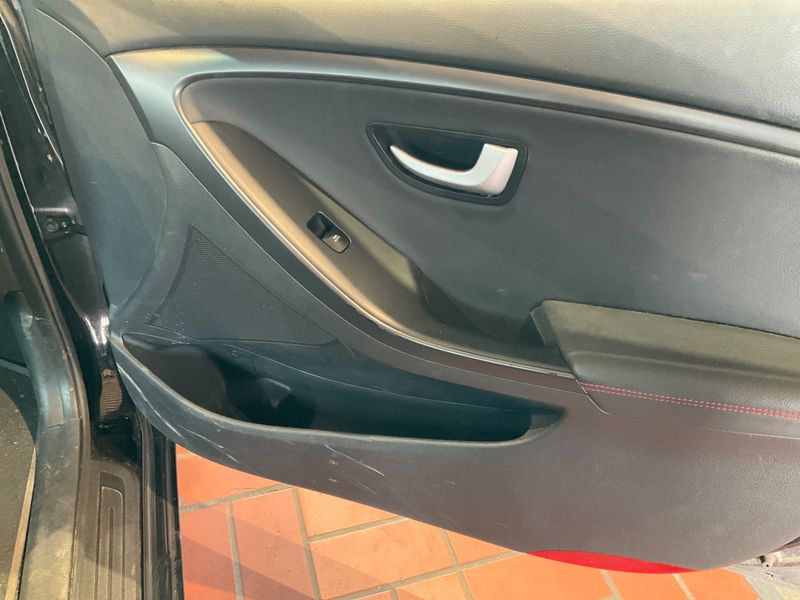 Hyundai i30 1.6 TGDI Turbo 2015 – снимка 34