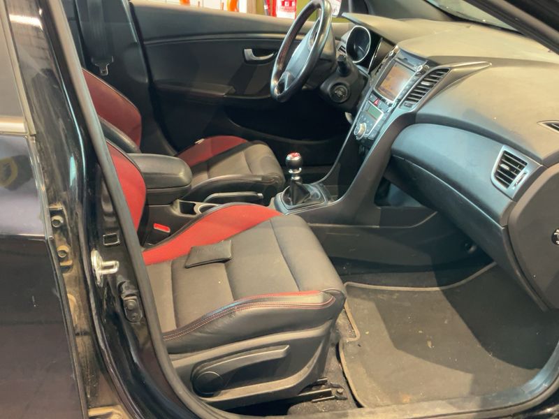 Hyundai i30 1.6 TGDI Turbo 2015 – снимка 17