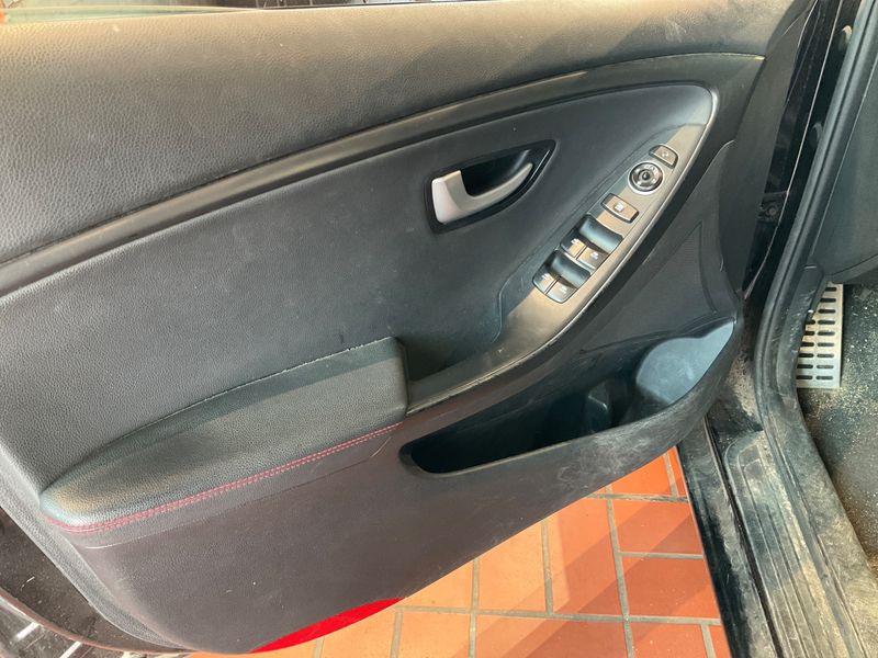 Hyundai i30 1.6 TGDI Turbo 2015 – снимка 31