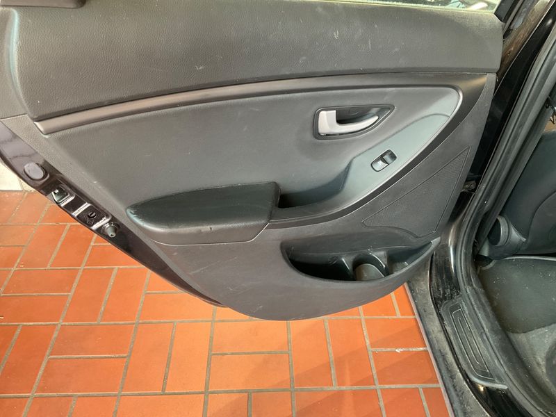 Hyundai i30 1.6 TGDI Turbo 2015 – снимка 32