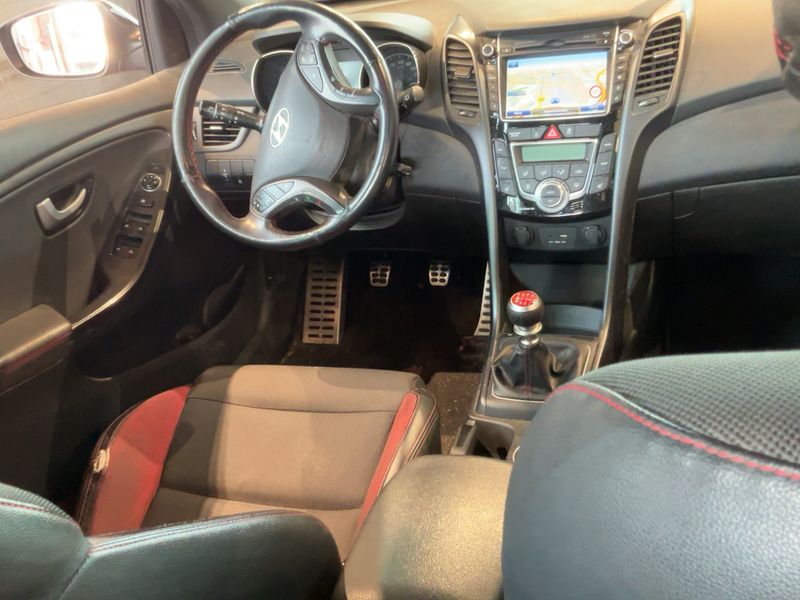 Hyundai i30 1.6 TGDI Turbo 2015 – снимка 18