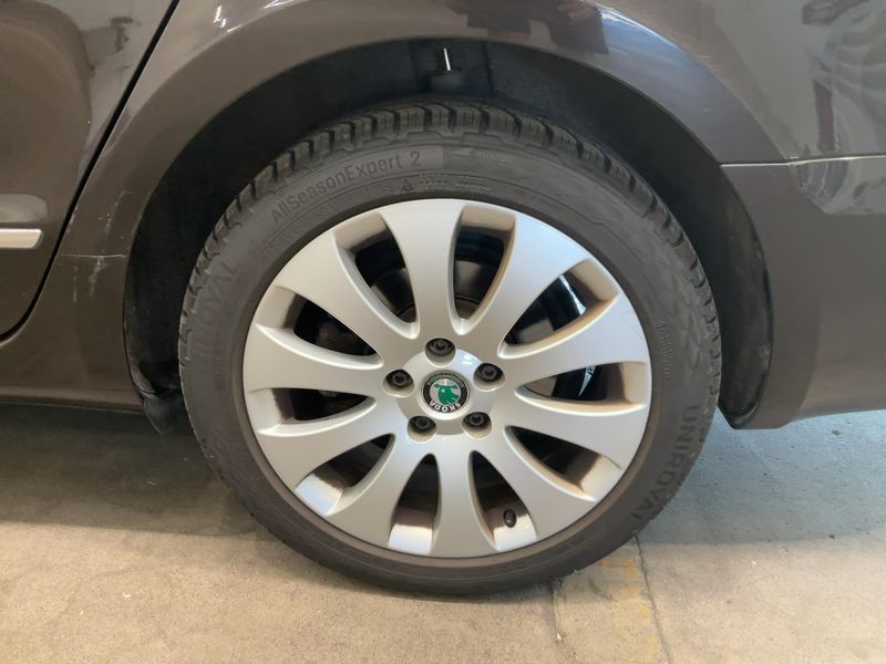 Skoda Superb 2.0 TDI Elegance 4x4 2012 – снимка 5