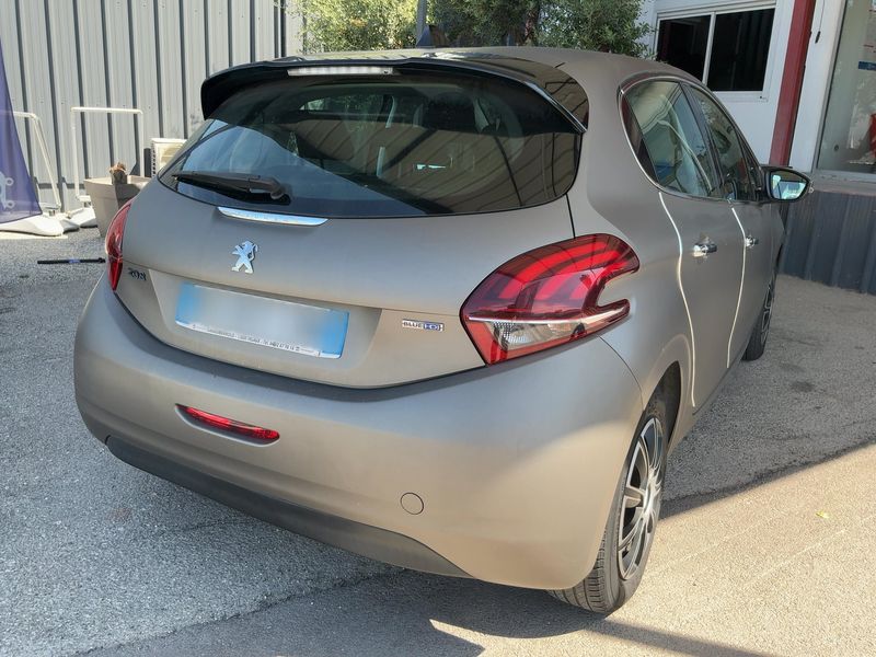 Peugeot 208 1.6 Blue-HDi Active 2015 – снимка 8