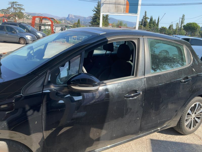 Peugeot 208 1.2 e-VTi Active 2017 – снимка 4