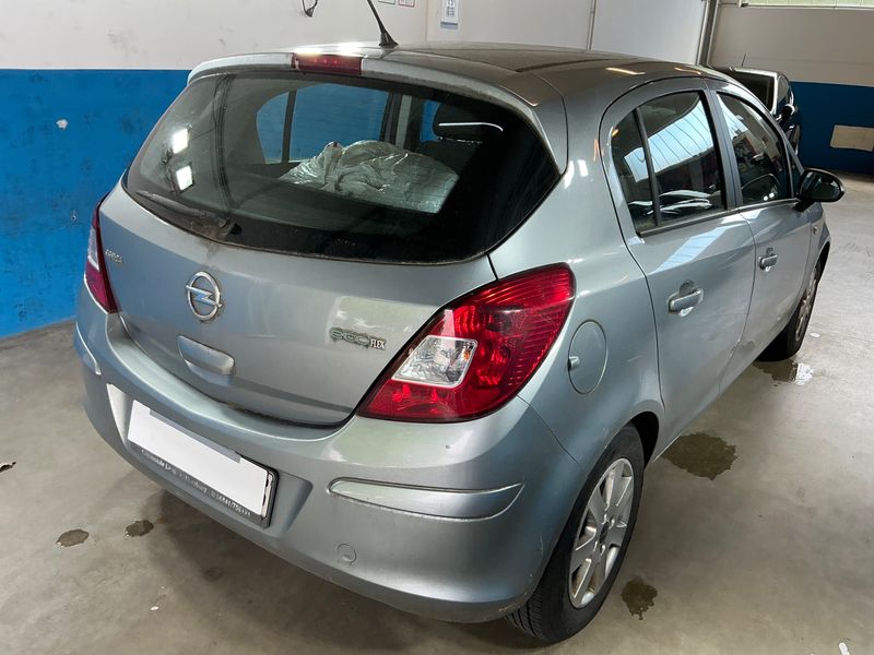 Opel Corsa 1.3 CDTI Satellite 2011 – снимка 2