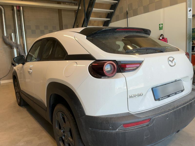Mazda MX-30 electric drive 125 kW Exclusive-Line R-EV 2024 – снимка 6