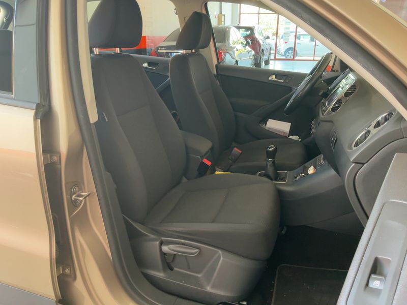 Volkswagen Tiguan 2.0 TDI T1 BlueMotion Tech 2015 – снимка 16