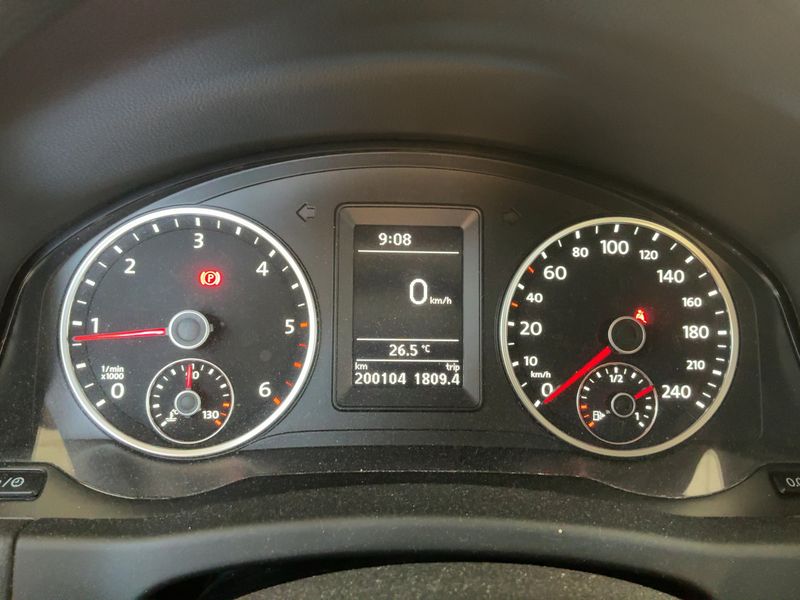 Volkswagen Tiguan 2.0 TDI T1 BlueMotion Tech 2015 – снимка 18