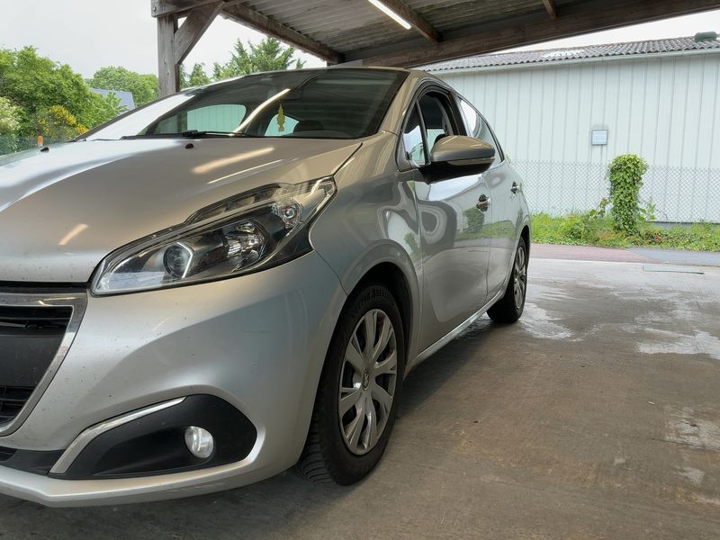 Peugeot 208 1.6 Blue-HDi Active Business 2017 – снимка 2