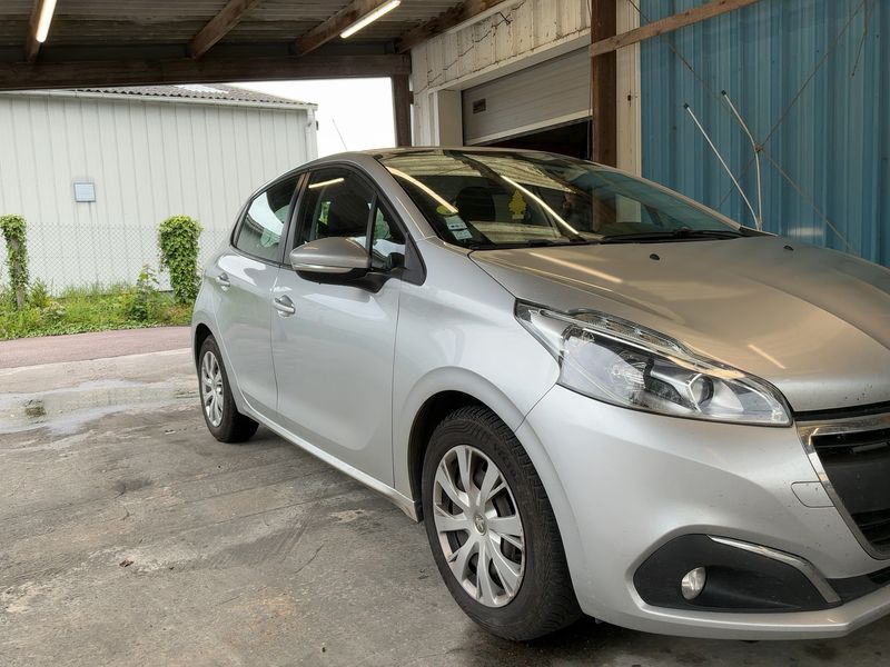 Peugeot 208 1.6 Blue-HDi Active Business 2017 – снимка 12