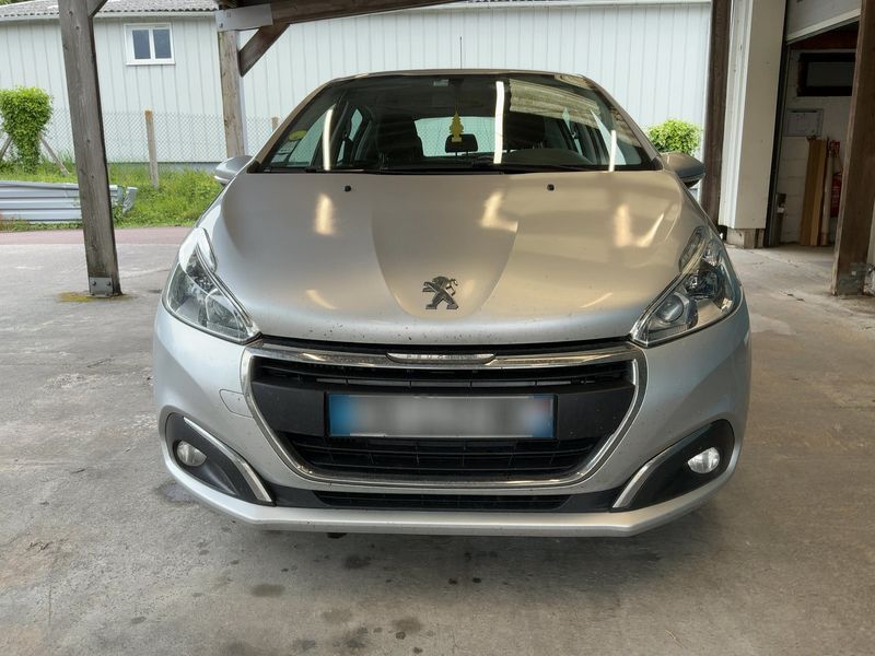 Peugeot 208 1.6 Blue-HDi Active Business 2017 – снимка 14