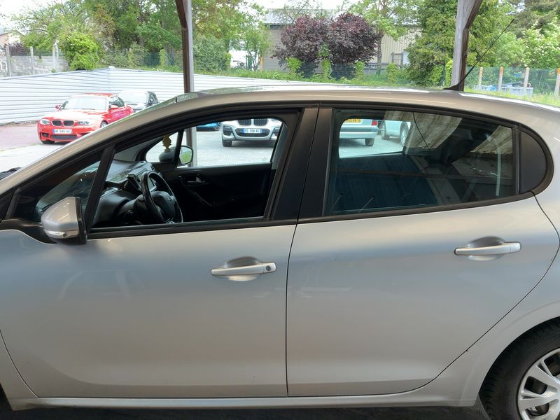Peugeot 208 1.6 Blue-HDi Active Business 2017 – снимка 4