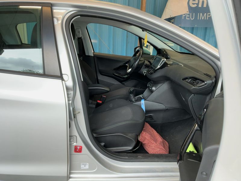 Peugeot 208 1.6 Blue-HDi Active Business 2017 – снимка 16