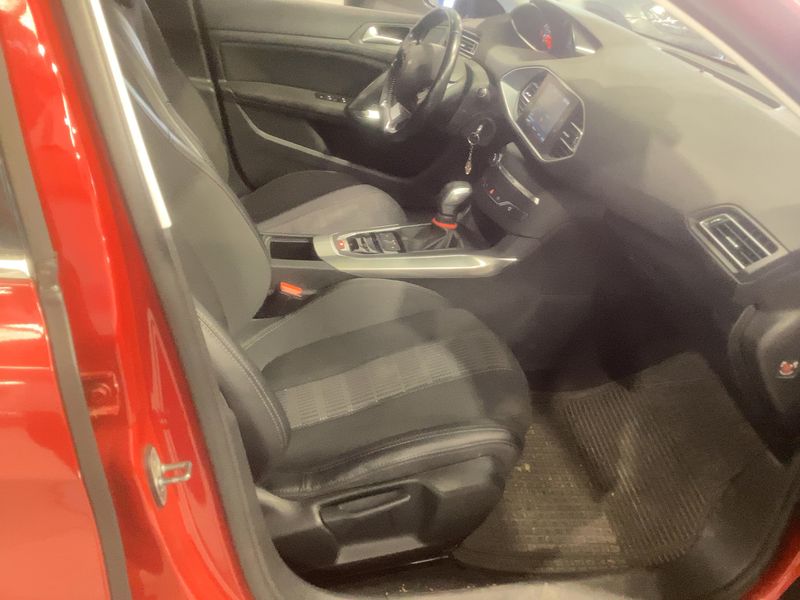 Peugeot 308 1.6 Blue-HDi Allure 2017 – снимка 16