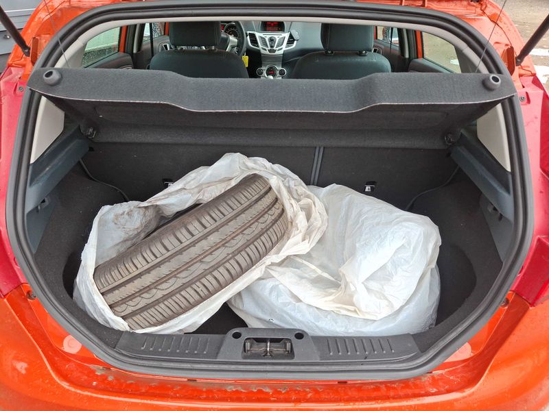 Ford Fiesta 1.25 Titanium 2012 – снимка 9