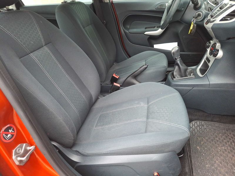 Ford Fiesta 1.25 Titanium 2012 – снимка 10