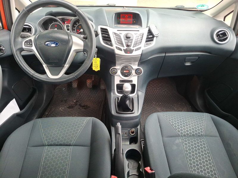 Ford Fiesta 1.25 Titanium 2012 – снимка 11
