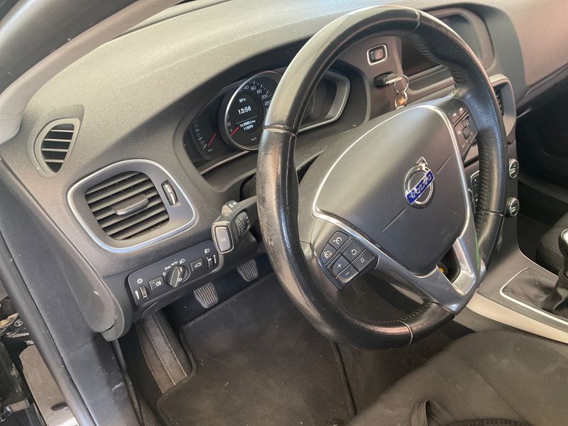 Volvo V40 2.0 D2 Kinetic 2015 – снимка 28