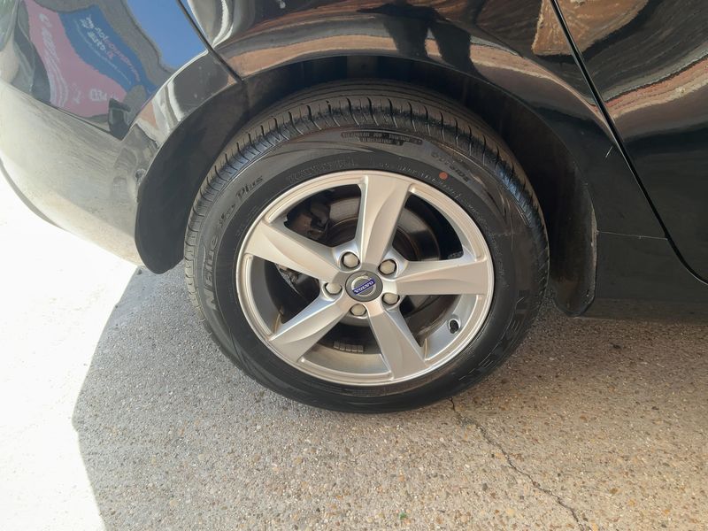 Volvo V40 2.0 D2 Kinetic 2015 – снимка 9