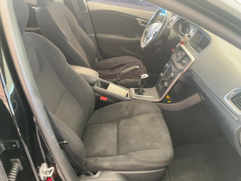 Volvo V40 2.0 D2 Kinetic 2015 – снимка 16
