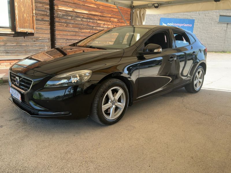 Volvo V40 2.0 D2 Kinetic 2015 – снимка 1