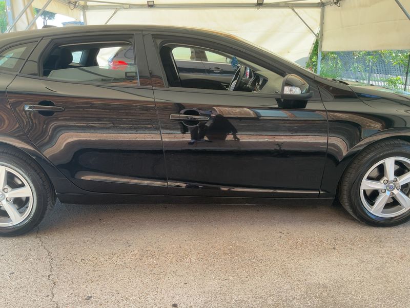 Volvo V40 2.0 D2 Kinetic 2015 – снимка 10