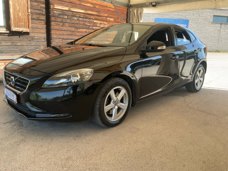 Volvo V40 2.0 D2 Kinetic 2015 – снимка 2