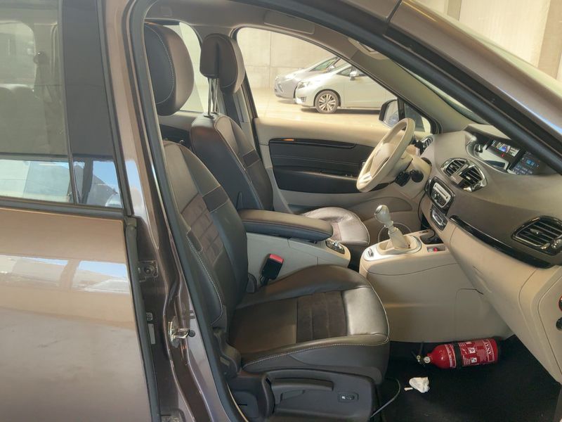 Renault Grand Scenic 1.4 TCe Luxe 2012 – снимка 16