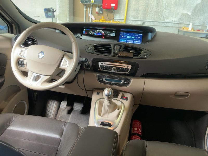 Renault Grand Scenic 1.4 TCe Luxe 2012 – снимка 17