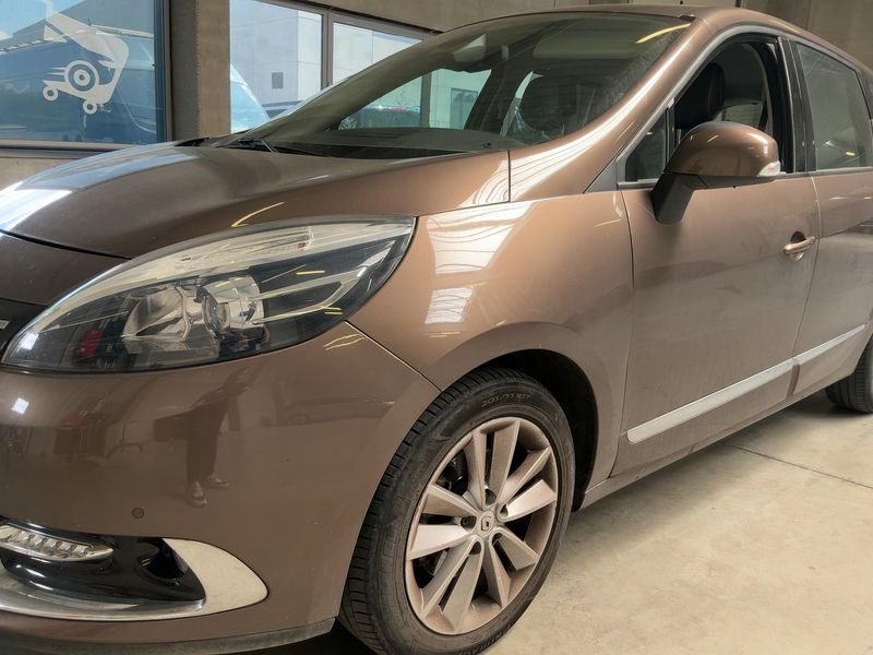Renault Grand Scenic 1.4 TCe Luxe 2012 – снимка 2