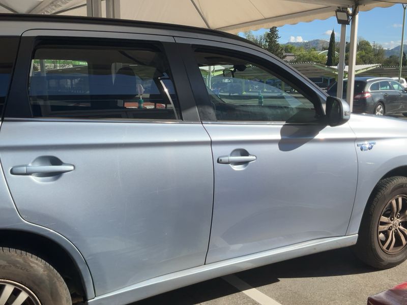 Mitsubishi Outlander 2.0 PHEV Motion 4WD 2014 – снимка 10
