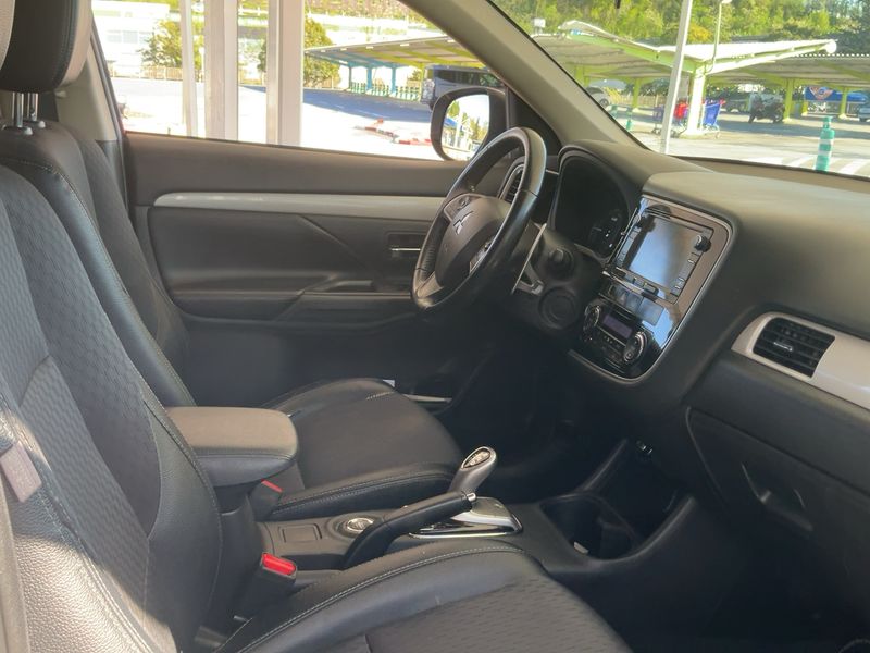 Mitsubishi Outlander 2.0 PHEV Motion 4WD 2014 – снимка 16