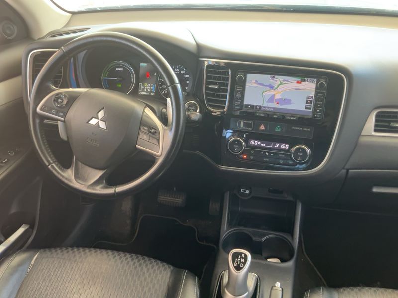 Mitsubishi Outlander 2.0 PHEV Motion 4WD 2014 – снимка 17