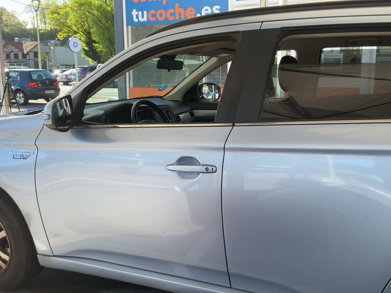 Mitsubishi Outlander 2.0 PHEV Motion 4WD 2014 – снимка 4